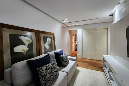 Apartamento para alugar com 242m², 4 quartos e 3 vagas Apartamento para alugar com 242m², 4 quartos e 3 vagasSala de TV
