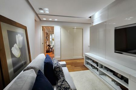 Apartamento para alugar com 242m², 4 quartos e 3 vagas Apartamento para alugar com 242m², 4 quartos e 3 vagasSala de TV