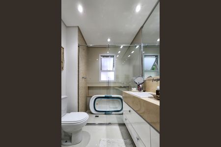 Apartamento para alugar com 242m², 4 quartos e 3 vagas Apartamento para alugar com 242m², 4 quartos e 3 vagasBanheiro da Suíte 2