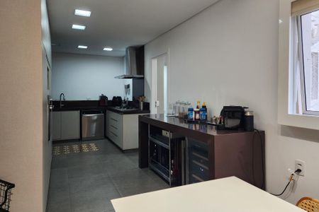 Apartamento para alugar com 242m², 4 quartos e 3 vagas Apartamento para alugar com 242m², 4 quartos e 3 vagasCozinha