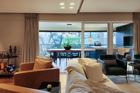 Apartamento para alugar com 242m², 4 quartos e 3 vagas Apartamento para alugar com 242m², 4 quartos e 3 vagasSala