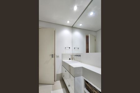 Apartamento para alugar com 242m², 4 quartos e 3 vagas Apartamento para alugar com 242m², 4 quartos e 3 vagasBanheiro da Suíte 1