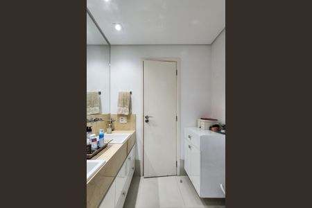 Apartamento para alugar com 242m², 4 quartos e 3 vagas Apartamento para alugar com 242m², 4 quartos e 3 vagasBanheiro da Suíte 2