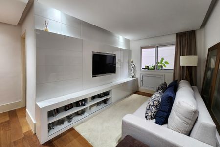 Apartamento para alugar com 242m², 4 quartos e 3 vagas Apartamento para alugar com 242m², 4 quartos e 3 vagasSala de TV