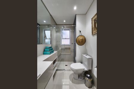 Apartamento para alugar com 242m², 4 quartos e 3 vagas Apartamento para alugar com 242m², 4 quartos e 3 vagasBanheiro da Suíte 1