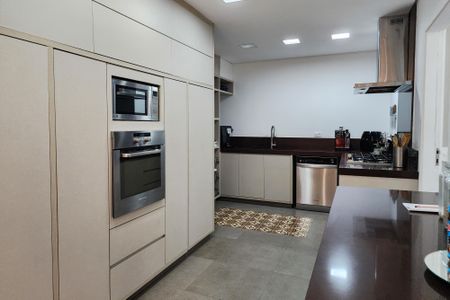 Apartamento para alugar com 242m², 4 quartos e 3 vagas Apartamento para alugar com 242m², 4 quartos e 3 vagasCozinha