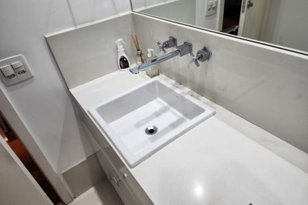 Apartamento para alugar com 242m², 4 quartos e 3 vagas Apartamento para alugar com 242m², 4 quartos e 3 vagasBanheiro da Suíte 1