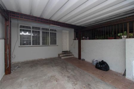 Casa à venda com 145m², 3 quartos e 2 vagas Casa à venda com 145m², 3 quartos e 2 vagasGaragem
