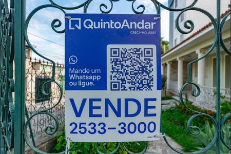 Casa à venda com 375m², 4 quartos e 5 vagas Casa à venda com 375m², 4 quartos e 5 vagasPlaca