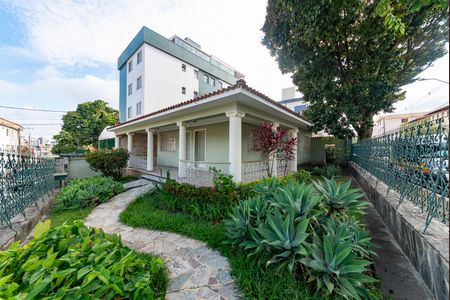 Casa à venda com 375m², 4 quartos e 5 vagas Casa à venda com 375m², 4 quartos e 5 vagasJardim