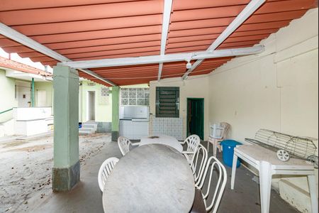 Casa à venda com 375m², 4 quartos e 5 vagas Casa à venda com 375m², 4 quartos e 5 vagasVaranda