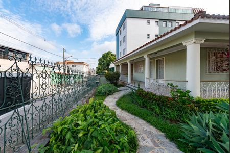 Casa à venda com 375m², 4 quartos e 5 vagas Casa à venda com 375m², 4 quartos e 5 vagasJardim