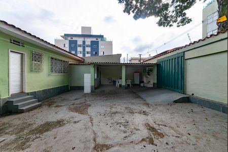 Casa à venda com 375m², 4 quartos e 5 vagas Casa à venda com 375m², 4 quartos e 5 vagasQuintal