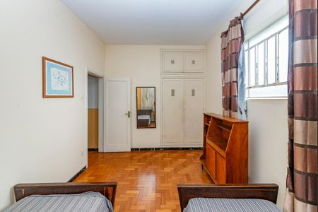 Casa à venda com 375m², 4 quartos e 5 vagas Casa à venda com 375m², 4 quartos e 5 vagasQuarto 3