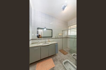 Casa à venda com 375m², 4 quartos e 5 vagas Casa à venda com 375m², 4 quartos e 5 vagasBanheiro Social 1