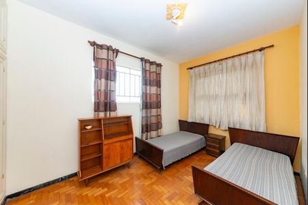 Casa à venda com 375m², 4 quartos e 5 vagas Casa à venda com 375m², 4 quartos e 5 vagasQuarto 3