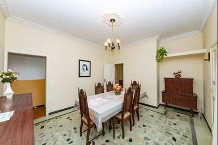 Casa à venda com 375m², 4 quartos e 5 vagas Casa à venda com 375m², 4 quartos e 5 vagasSala 3