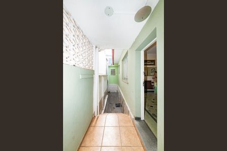 Casa à venda com 375m², 4 quartos e 5 vagas Casa à venda com 375m², 4 quartos e 5 vagasCorredor