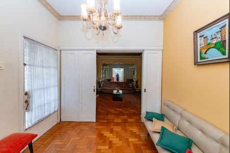 Casa à venda com 375m², 4 quartos e 5 vagas Casa à venda com 375m², 4 quartos e 5 vagasSala 1