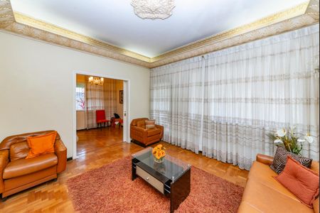 Casa à venda com 375m², 4 quartos e 5 vagas Casa à venda com 375m², 4 quartos e 5 vagasSala 2