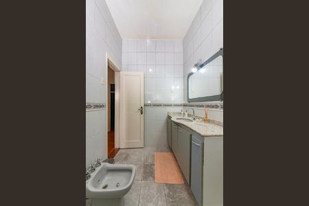 Casa à venda com 375m², 4 quartos e 5 vagas Casa à venda com 375m², 4 quartos e 5 vagasBanheiro Social 1