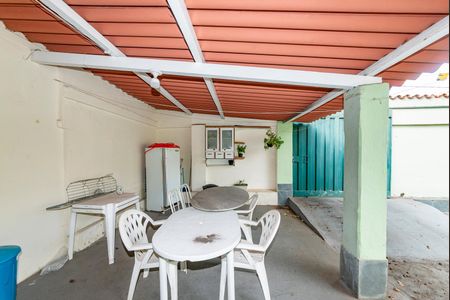 Casa à venda com 375m², 4 quartos e 5 vagas Casa à venda com 375m², 4 quartos e 5 vagasVaranda