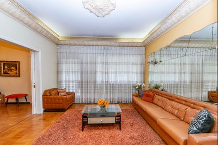 Casa à venda com 375m², 4 quartos e 5 vagas Casa à venda com 375m², 4 quartos e 5 vagasSala 2