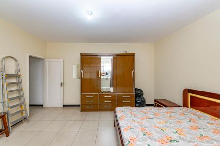 Casa à venda com 375m², 4 quartos e 5 vagas Casa à venda com 375m², 4 quartos e 5 vagasQuarto 4