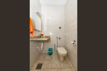 Casa à venda com 375m², 4 quartos e 5 vagas Casa à venda com 375m², 4 quartos e 5 vagasBanheiro Social 2