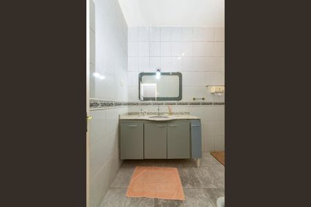 Casa à venda com 375m², 4 quartos e 5 vagas Casa à venda com 375m², 4 quartos e 5 vagasBanheiro Social 1