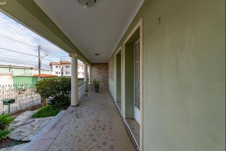 Casa à venda com 375m², 4 quartos e 5 vagas Casa à venda com 375m², 4 quartos e 5 vagasVaranda da Sala 1