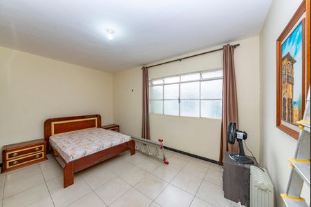 Casa à venda com 375m², 4 quartos e 5 vagas Casa à venda com 375m², 4 quartos e 5 vagasQuarto 4