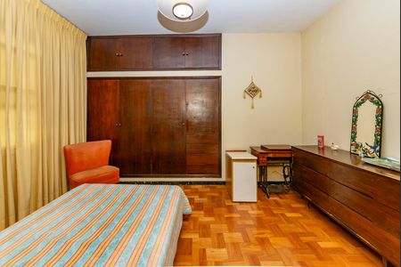 Casa à venda com 375m², 4 quartos e 5 vagas Casa à venda com 375m², 4 quartos e 5 vagasQuarto 1