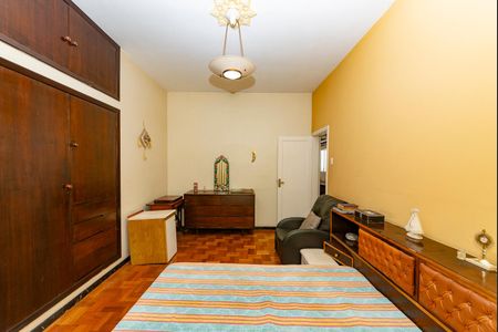 Casa à venda com 375m², 4 quartos e 5 vagas Casa à venda com 375m², 4 quartos e 5 vagasQuarto 1