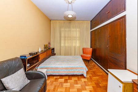 Casa à venda com 375m², 4 quartos e 5 vagas Casa à venda com 375m², 4 quartos e 5 vagasQuarto 1