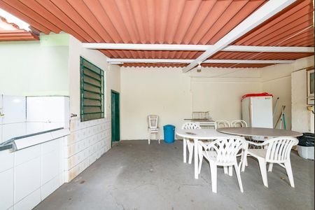 Casa à venda com 375m², 4 quartos e 5 vagas Casa à venda com 375m², 4 quartos e 5 vagasVaranda