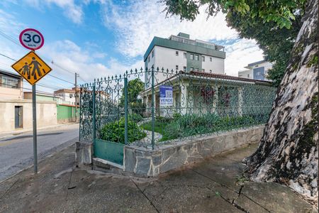 Casa à venda com 375m², 4 quartos e 5 vagas Casa à venda com 375m², 4 quartos e 5 vagasPlaca