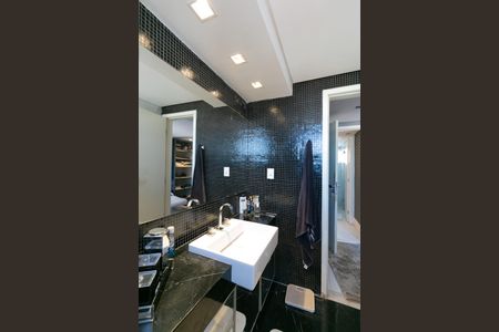 Apartamento à venda com 270m², 3 quartos e 3 vagasBanheiro Suite