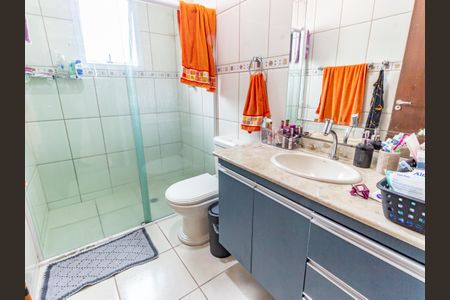 Casa para alugar com 235m², 3 quartos e 4 vagas Casa para alugar com 235m², 3 quartos e 4 vagasBanheiro da Suíte 1