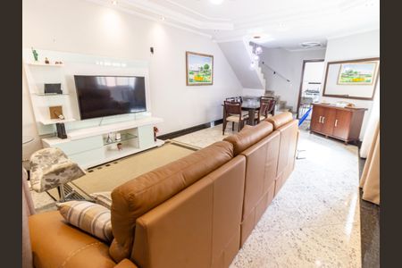 Casa para alugar com 235m², 3 quartos e 4 vagas Casa para alugar com 235m², 3 quartos e 4 vagasSala