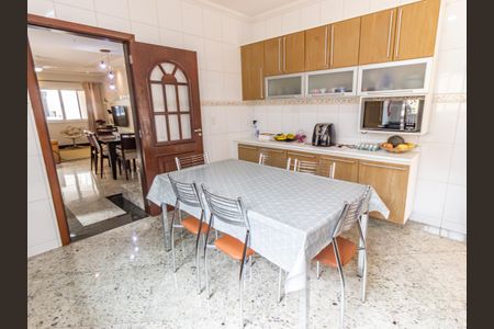 Casa para alugar com 235m², 3 quartos e 4 vagas Casa para alugar com 235m², 3 quartos e 4 vagasCozinha
