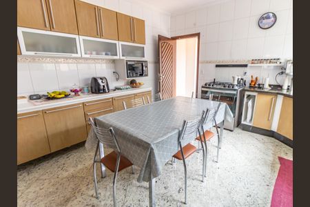 Casa para alugar com 235m², 3 quartos e 4 vagas Casa para alugar com 235m², 3 quartos e 4 vagasCozinha