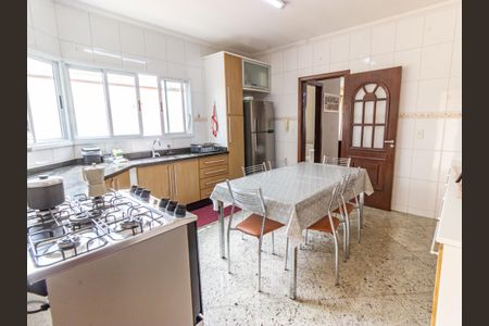 Casa para alugar com 235m², 3 quartos e 4 vagas Casa para alugar com 235m², 3 quartos e 4 vagasCozinha