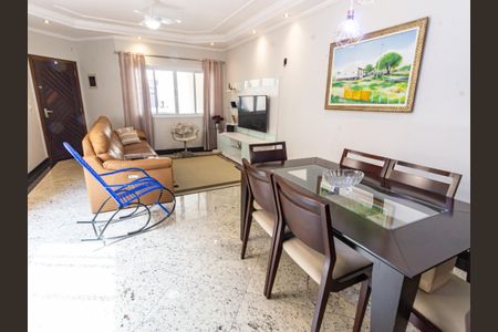 Casa para alugar com 235m², 3 quartos e 4 vagas Casa para alugar com 235m², 3 quartos e 4 vagasSala de Jantar