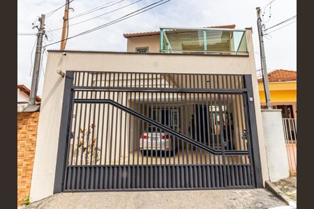 Casa para alugar com 235m², 3 quartos e 4 vagas Casa para alugar com 235m², 3 quartos e 4 vagasFachada