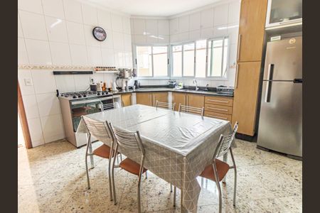 Casa para alugar com 235m², 3 quartos e 4 vagas Casa para alugar com 235m², 3 quartos e 4 vagasCozinha