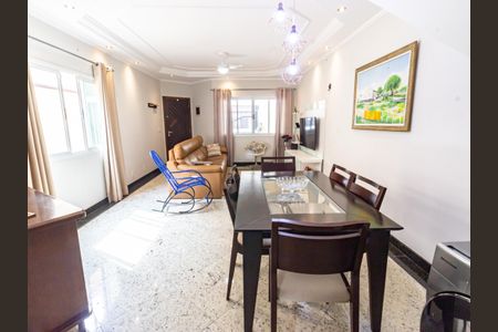 Casa para alugar com 235m², 3 quartos e 4 vagas Casa para alugar com 235m², 3 quartos e 4 vagasSala de Jantar