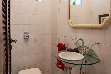 Casa à venda com 185m², 3 quartos e 3 vagas Casa à venda com 185m², 3 quartos e 3 vagasLavabo