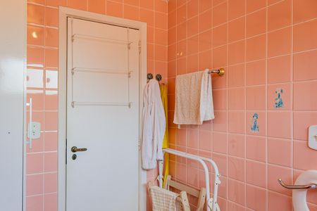 Casa à venda com 185m², 3 quartos e 3 vagas Casa à venda com 185m², 3 quartos e 3 vagasBanheiro Corredor