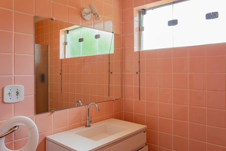 Casa à venda com 185m², 3 quartos e 3 vagas Casa à venda com 185m², 3 quartos e 3 vagasBanheiro Corredor